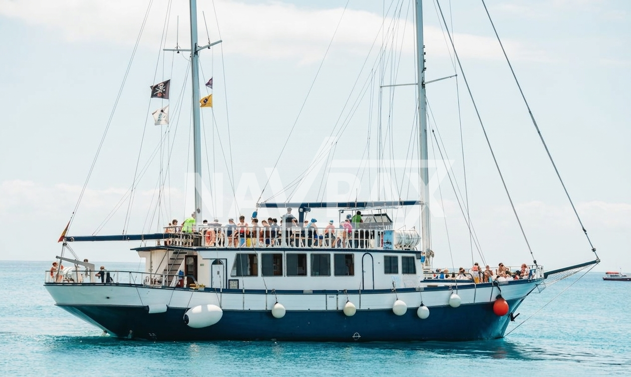 Goleta de madera 136 Pax.