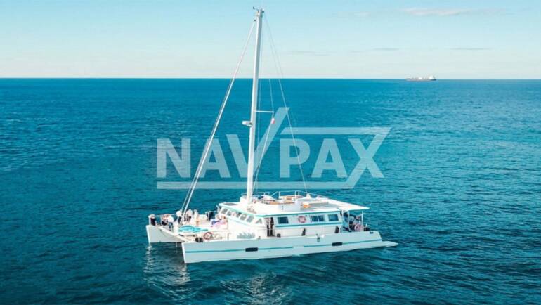 Catamaran a vela 80 Pax.