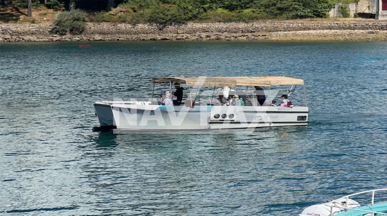 Catamaran 11 Pax. en NUC